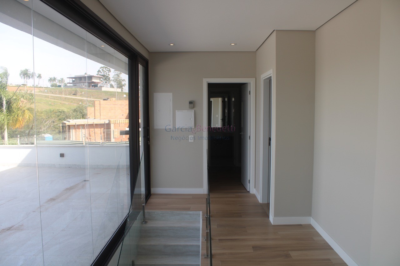 Casa de luxo em condomínio, 4 quartos e 4 suítes no bairro m