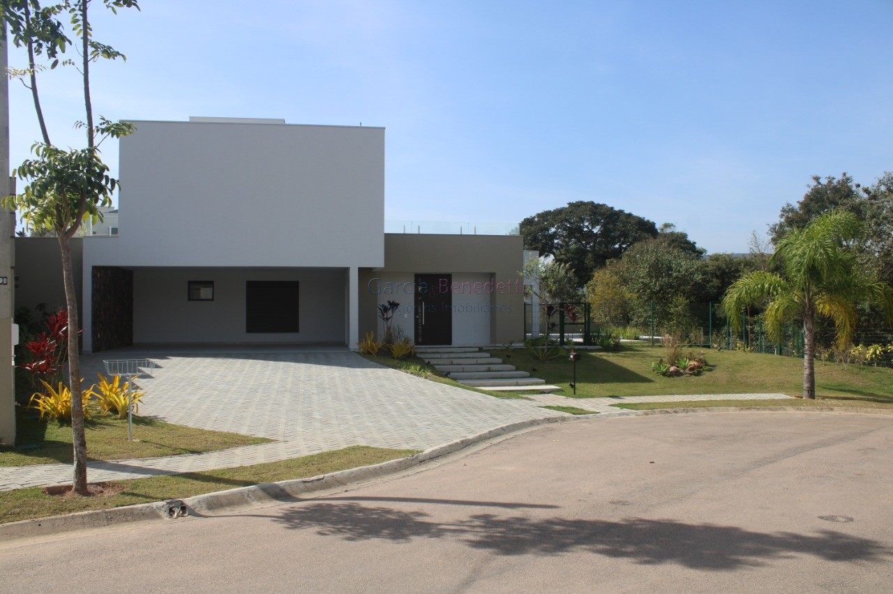 Casa de luxo em condomínio, 4 quartos e 4 suítes no bairro m