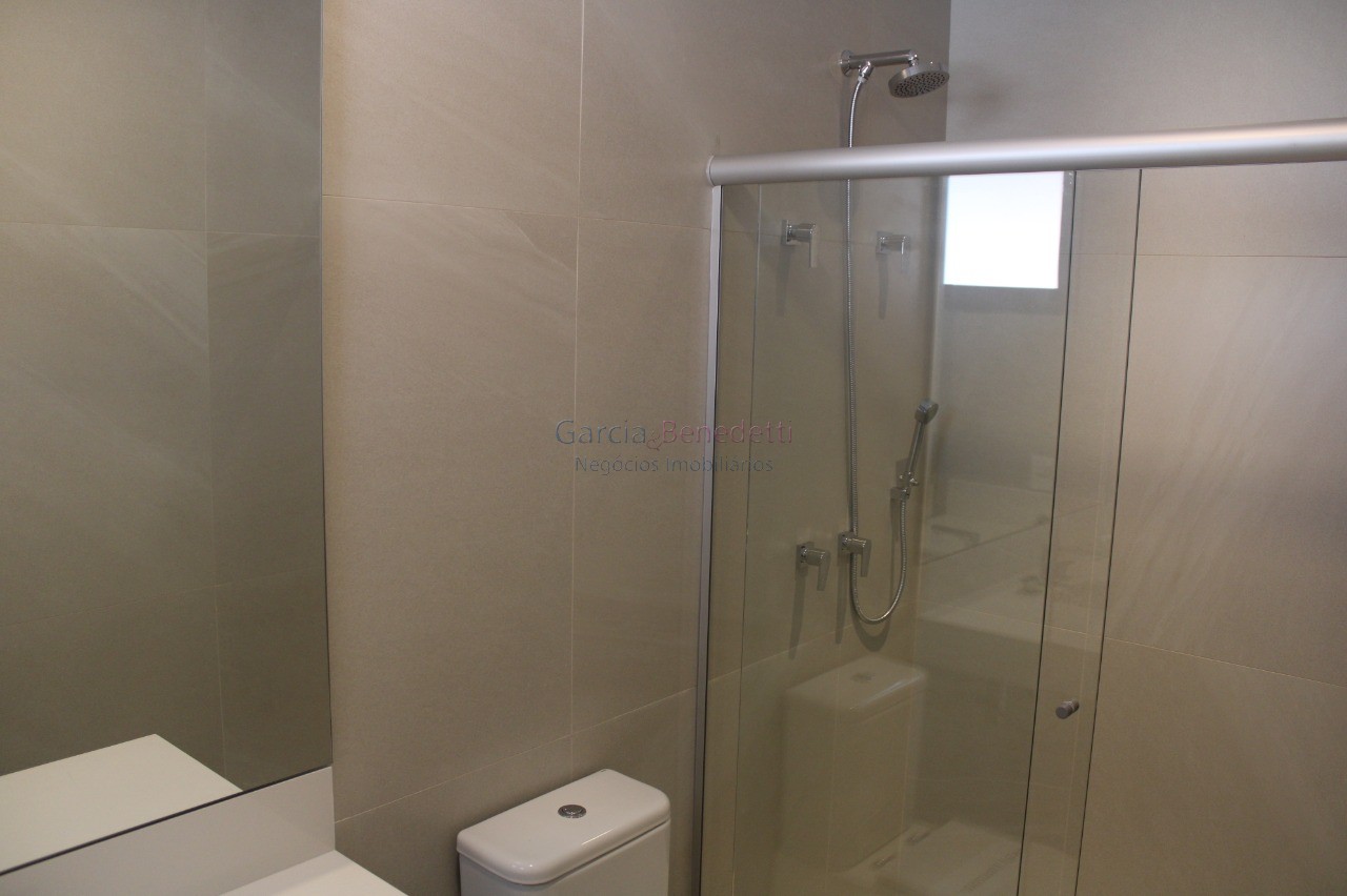 Casa de luxo em condomínio, 4 quartos e 4 suítes no bairro m