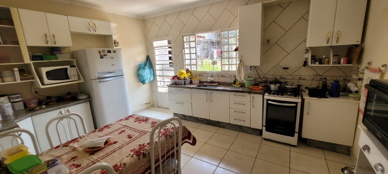 Chácara à venda em Itupeva-SP, bairro Minas de Inhandjara: 2 quartos, 2 salas, 2 banheiros, 7 vagas, 247,64m². Confira!