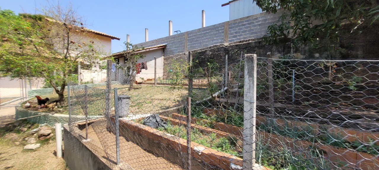 Chácara à venda em Itupeva-SP, bairro Minas de Inhandjara: 2 quartos, 2 salas, 2 banheiros, 7 vagas, 247,64m². Confira!