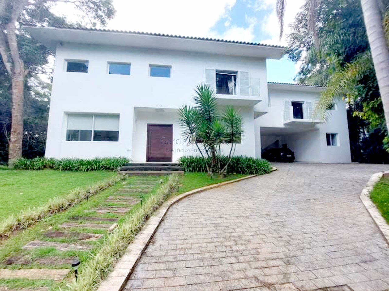 Luxuosa mansão de 5 quartos em condomínio de alto padrão em Jundiaí-SP, com 4 suítes, 4 salas, 8 banheiros, 6 vagas e 986m².