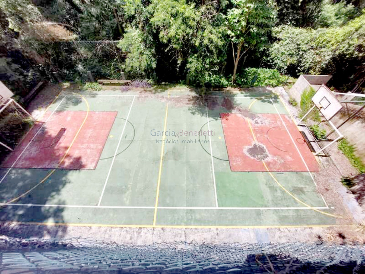 Luxuosa mansão de 5 quartos em condomínio de alto padrão em Jundiaí-SP, com 4 suítes, 4 salas, 8 banheiros, 6 vagas e 986m².
