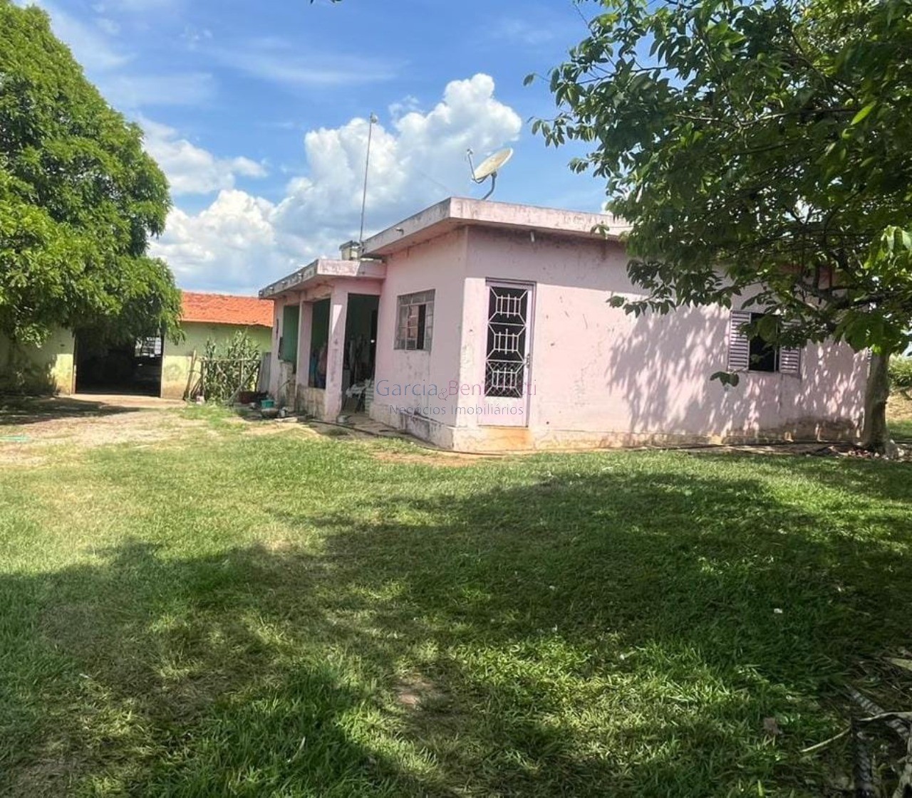 Fazenda na Regiãode Itapetininga-SP: 6 quartos, 4 salas, 4 banheiros, 40 vagas de garagem, 1.167.650,00 m² de área.