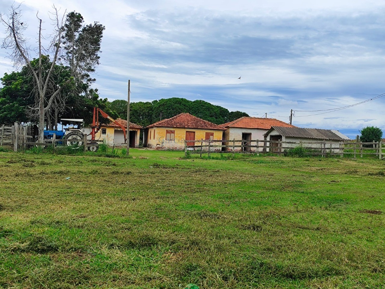Fazenda na Regiãode Itapetininga-SP: 6 quartos, 4 salas, 4 banheiros, 40 vagas de garagem, 1.167.650,00 m² de área.
