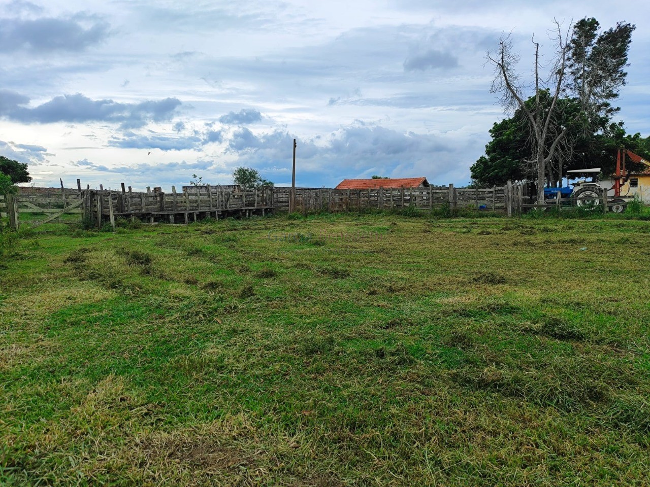 Fazenda na Regiãode Itapetininga-SP: 6 quartos, 4 salas, 4 banheiros, 40 vagas de garagem, 1.167.650,00 m² de área.