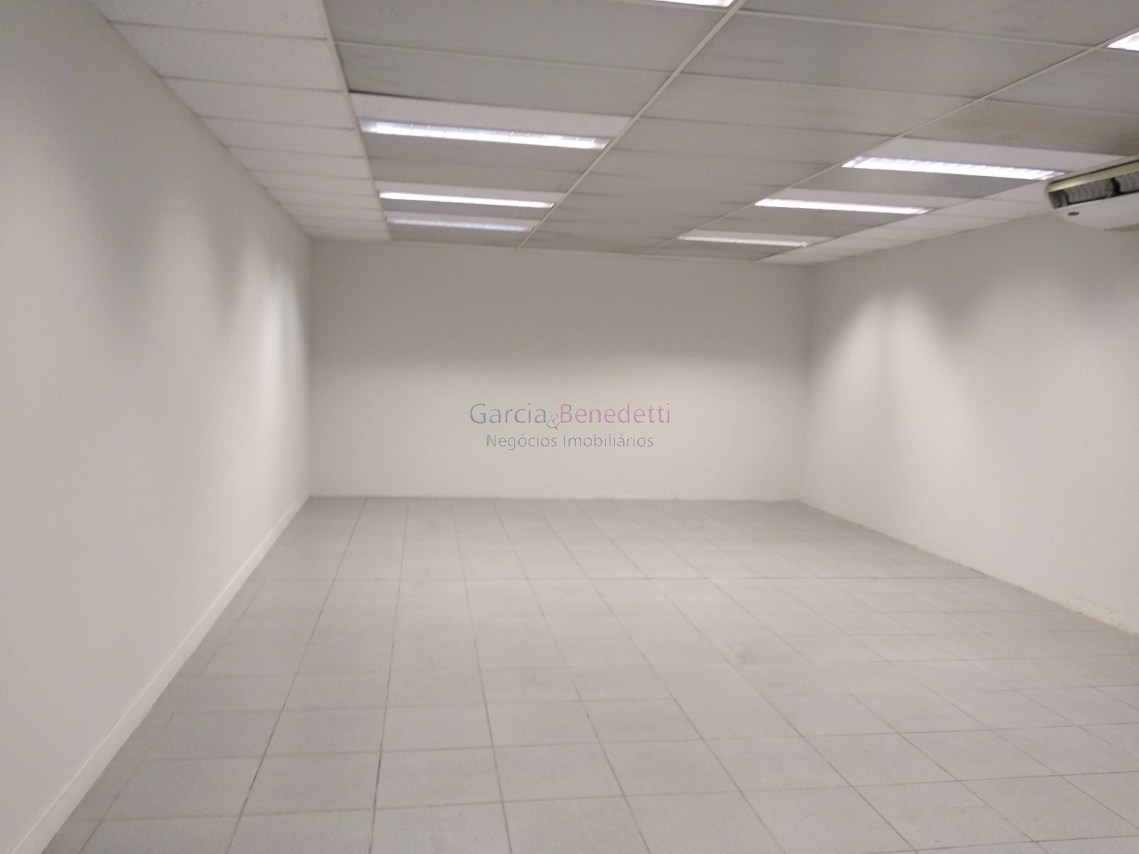 Prédio Comercial de 4.816m² para Locação em São Paulo-SP, Parque Industrial Tomas Edson: Oportunidade Imperdível!
