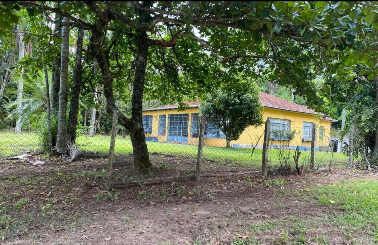 Fazenda de Luxo no Centro de Avaré-SP 5 Quartos, 4 Salas, 5 Banheiros 80 Vagas de Garagem 5.808.000 m² de Área