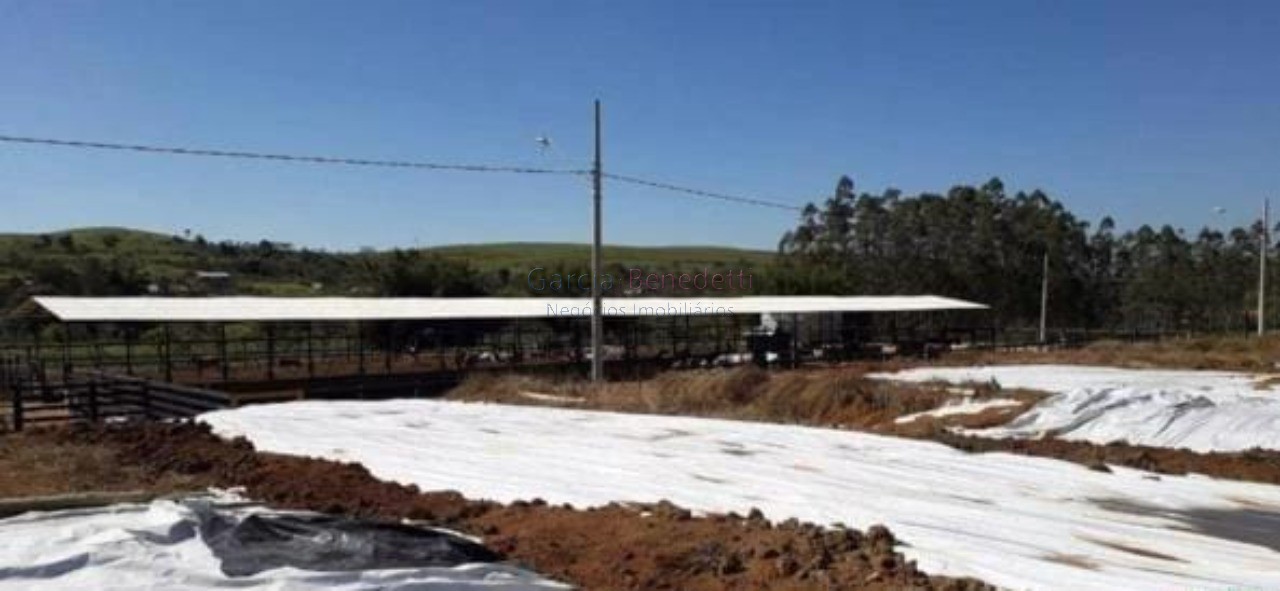 Fazenda à venda em São José dos Campos-SP, Jardim Bela Vista: 2 quartos, 2 salas, 2 banheiros, 60 vagas de garagem!