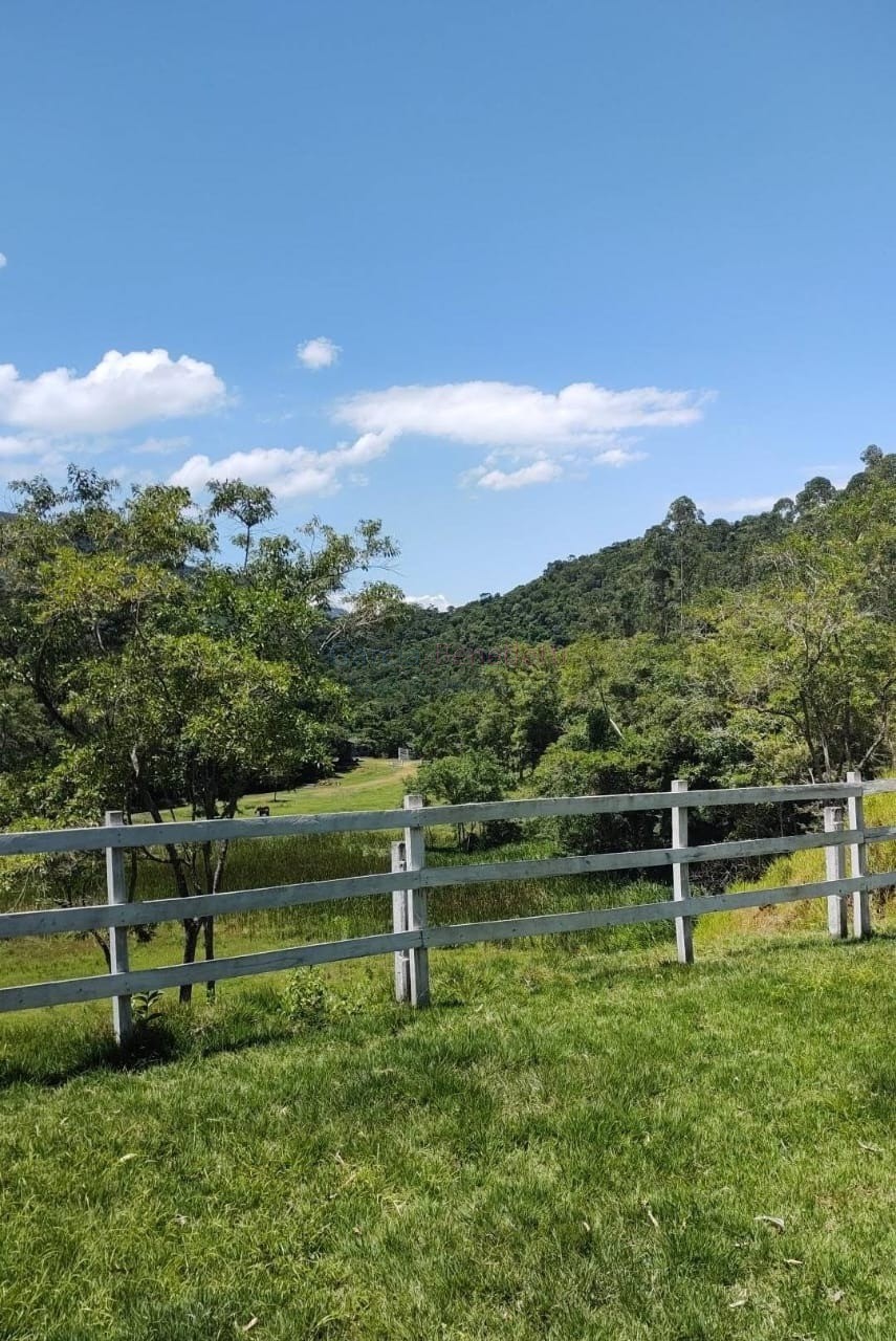 Fazenda à venda em Adrianópolis-PR: 5 quartos, 1 suíte, 2 salas, 4 banheiros, 70 vagas de garagem, 10.188.200,00 m².