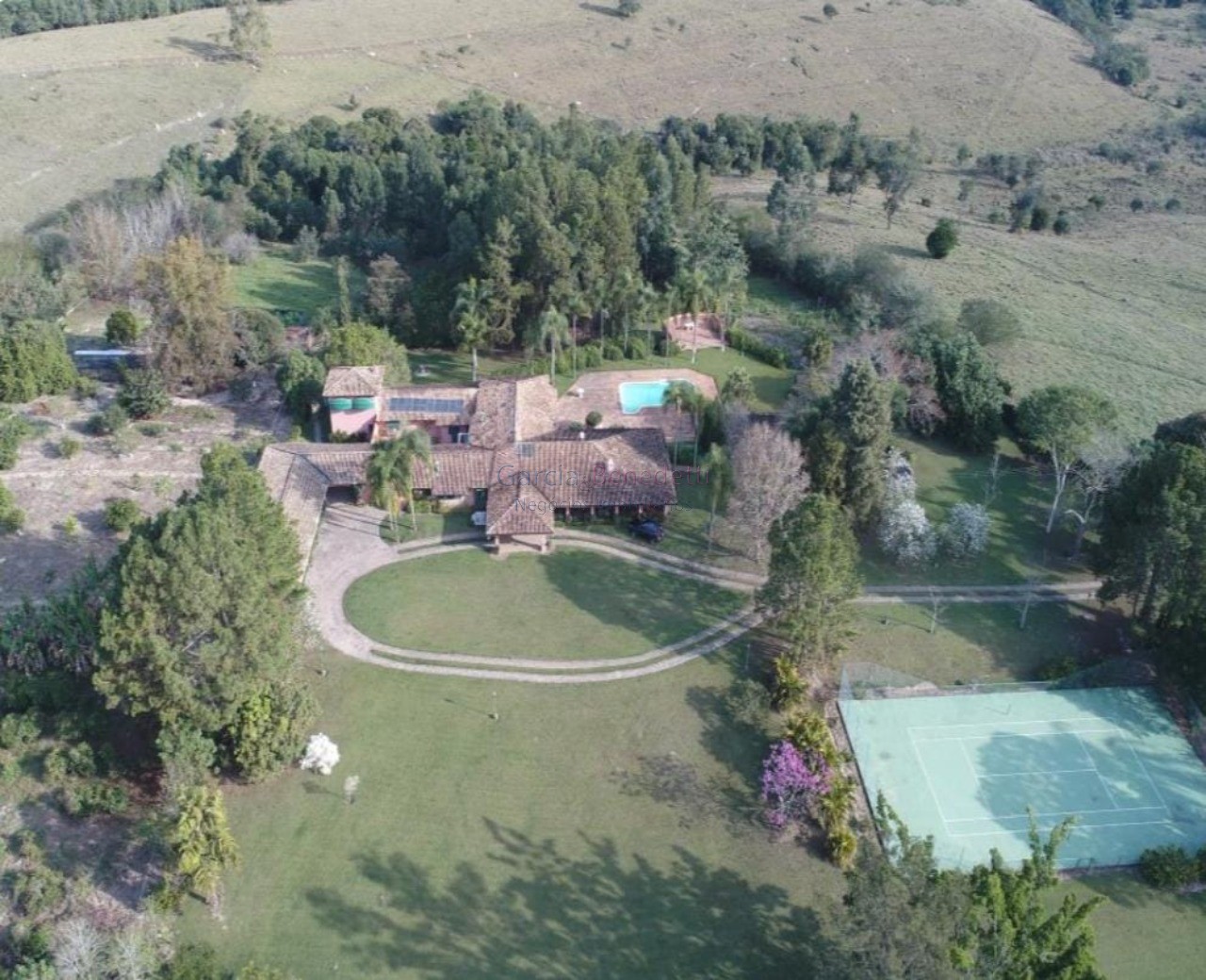 Fazenda de luxo 7 quartos, 7 suítes, 4 salas, 10 banheiros Vila Bom Jesus, Sorocaba-SP 1.621.400m² Vende-se