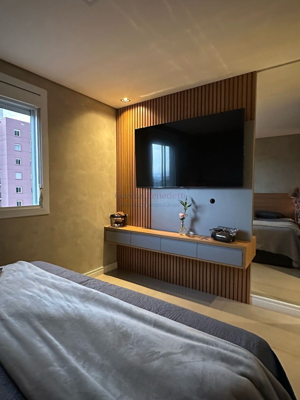 Apartamento à venda de PORTEIRA FECHADA em Jundiaí-SP, Condomínio Myriad Parque Residencial Clube: 2 quartos, 1 suíte, 2 salas, 2 banheiros, 2 vagas.
