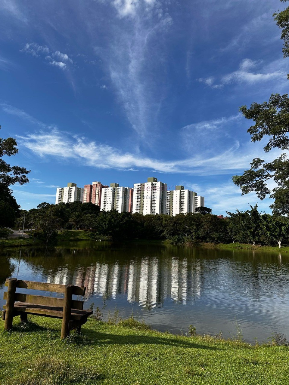 Apartamento à venda de PORTEIRA FECHADA em Jundiaí-SP, Condomínio Myriad Parque Residencial Clube: 2 quartos, 1 suíte, 2 salas, 2 banheiros, 2 vagas.