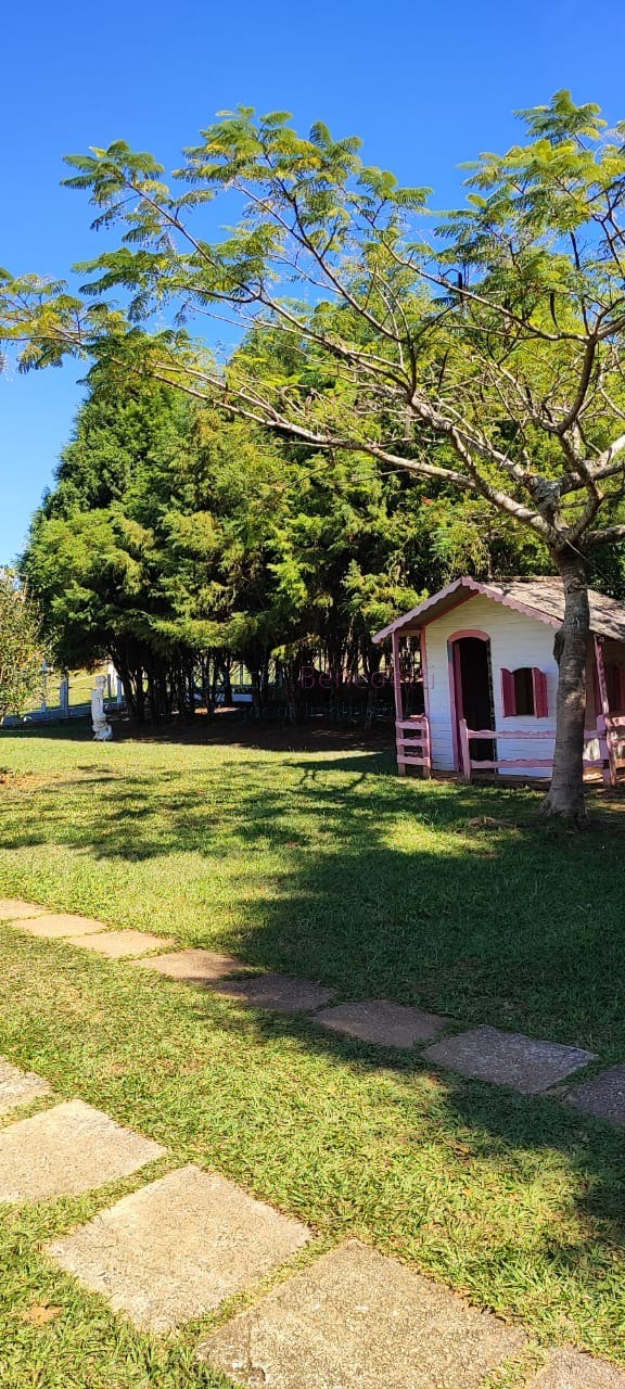 Chácara na região de Itapetininga-SP: 14 quartos, 9 salas, 9 banheiros e 2.000m² de área. Venha conferir!