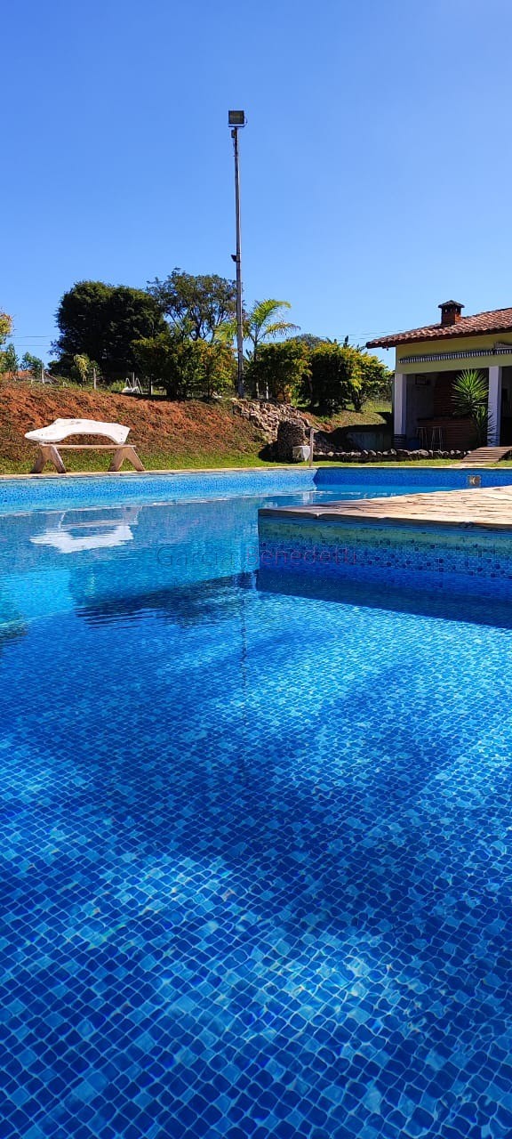 Chácara na região de Itapetininga-SP: 14 quartos, 9 salas, 9 banheiros e 2.000m² de área. Venha conferir!