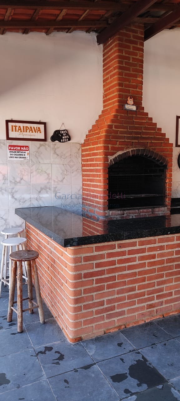 Chácara na região de Itapetininga-SP: 14 quartos, 9 salas, 9 banheiros e 2.000m² de área. Venha conferir!