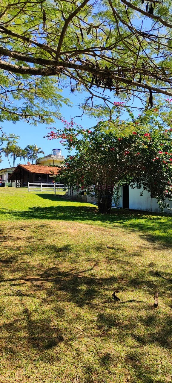 Chácara na região de Itapetininga-SP: 14 quartos, 9 salas, 9 banheiros e 2.000m² de área. Venha conferir!