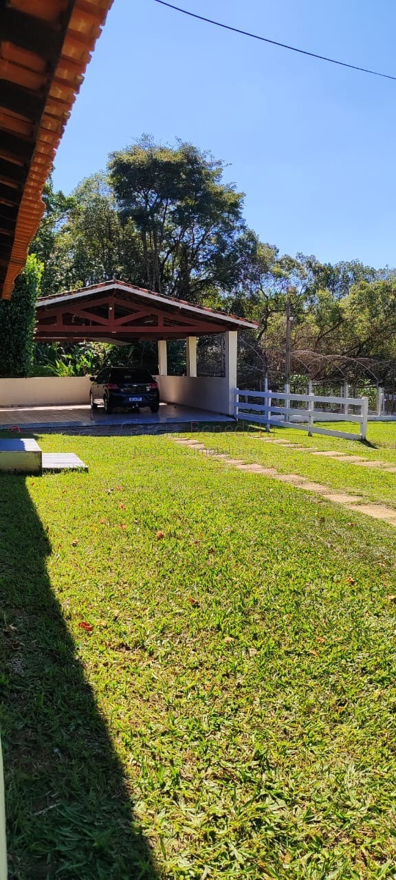 Chácara na região de Itapetininga-SP: 14 quartos, 9 salas, 9 banheiros e 2.000m² de área. Venha conferir!