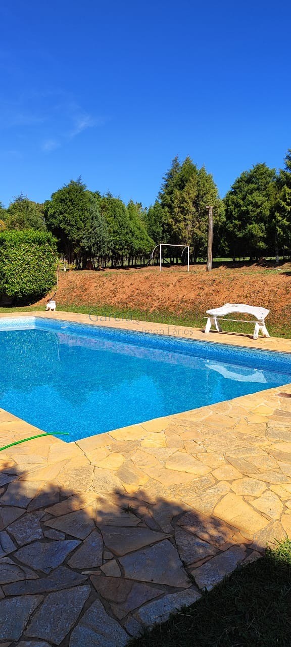 Chácara na região de Itapetininga-SP: 14 quartos, 9 salas, 9 banheiros e 2.000m² de área. Venha conferir!