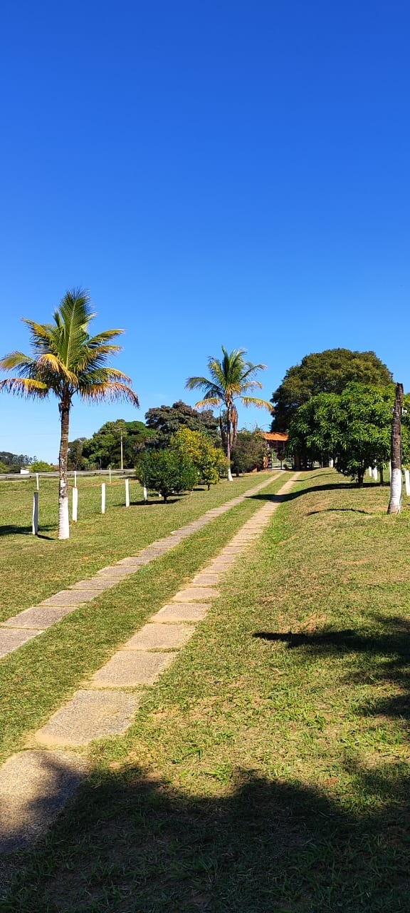 Chácara na região de Itapetininga-SP: 14 quartos, 9 salas, 9 banheiros e 2.000m² de área. Venha conferir!