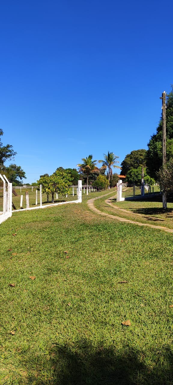 Chácara na região de Itapetininga-SP: 14 quartos, 9 salas, 9 banheiros e 2.000m² de área. Venha conferir!