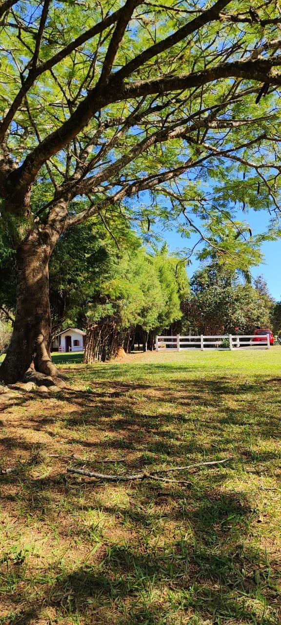 Chácara na região de Itapetininga-SP: 14 quartos, 9 salas, 9 banheiros e 2.000m² de área. Venha conferir!