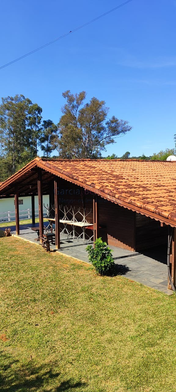 Chácara na região de Itapetininga-SP: 14 quartos, 9 salas, 9 banheiros e 2.000m² de área. Venha conferir!