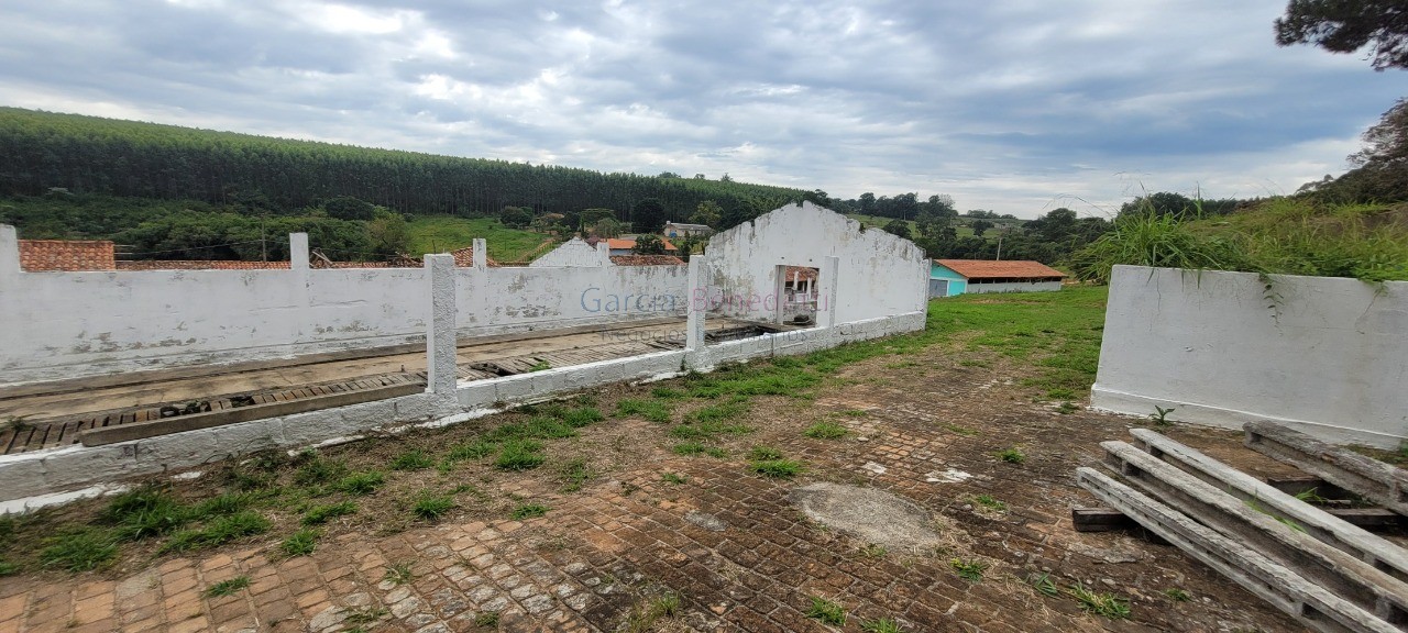 Chácara à venda em Itu-SP, Jardim Paraíso II: 6 quartos, 5 salas, 4 banheiros, 40 vagas, 3.300m² de área.