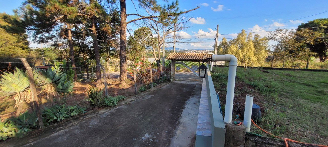 Chácara à venda em Itupeva-SP, bairro Minas de Inhandjara: 2 quartos, 2 salas, 2 banheiros, 7 vagas, 247,64m². Confira!