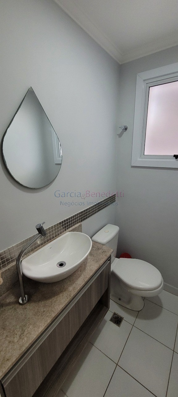 Casa de luxo em condomínio: 5 quartos, 4 suítes, 2 salas, 5 