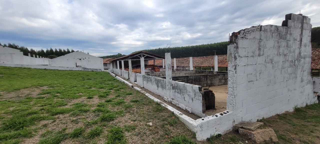 Chácara à venda em Itu-SP, Jardim Paraíso II: 6 quartos, 5 salas, 4 banheiros, 40 vagas, 3.300m² de área.