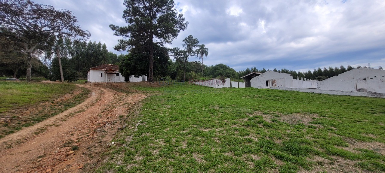 Chácara à venda em Itu-SP, Jardim Paraíso II: 6 quartos, 5 salas, 4 banheiros, 40 vagas, 3.300m² de área.