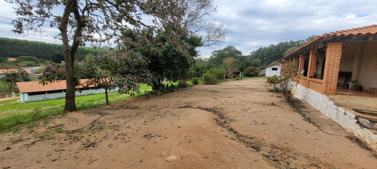 Chácara à venda em Itu-SP, Jardim Paraíso II: 6 quartos, 5 salas, 4 banheiros, 40 vagas, 3.300m² de área.