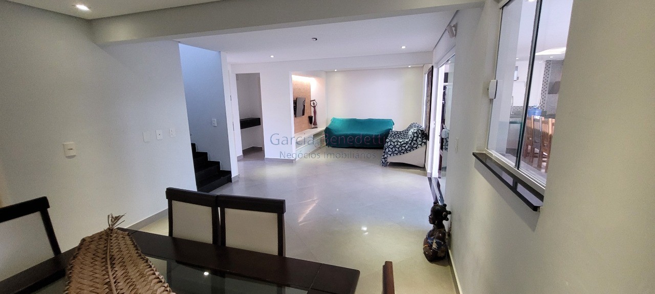 Casa de luxo em condomínio: 5 quartos, 4 suítes, 2 salas, 5 