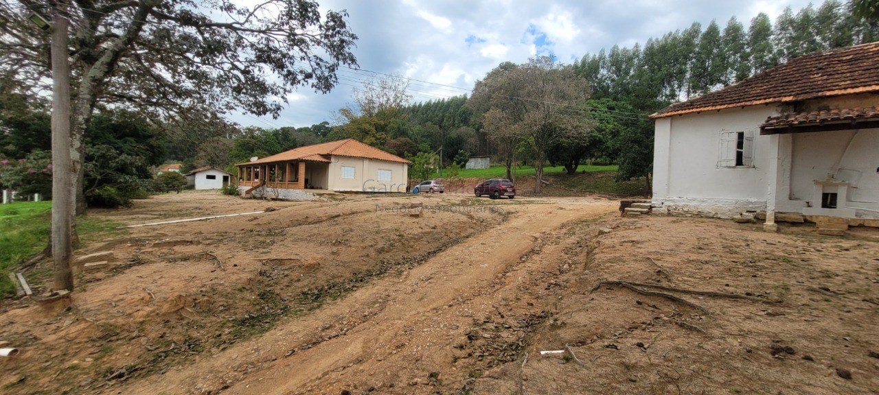 Chácara à venda em Itu-SP, Jardim Paraíso II: 6 quartos, 5 salas, 4 banheiros, 40 vagas, 3.300m² de área.