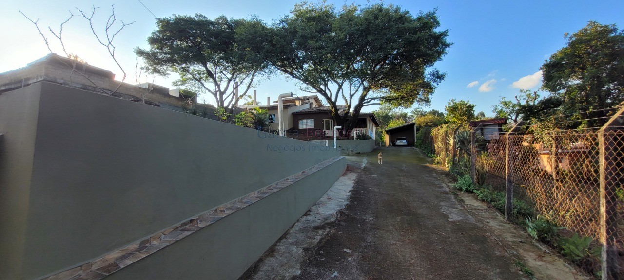 Chácara à venda em Itupeva-SP, bairro Minas de Inhandjara: 2 quartos, 2 salas, 2 banheiros, 7 vagas, 247,64m². Confira!