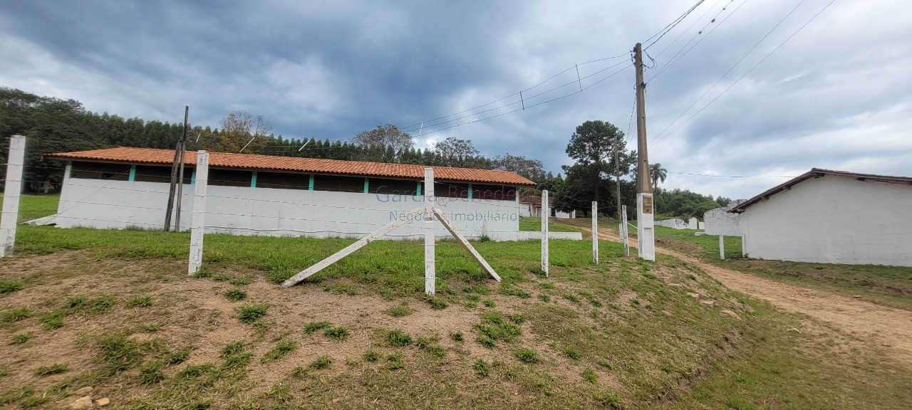 Chácara à venda em Itu-SP, Jardim Paraíso II: 6 quartos, 5 salas, 4 banheiros, 40 vagas, 3.300m² de área.