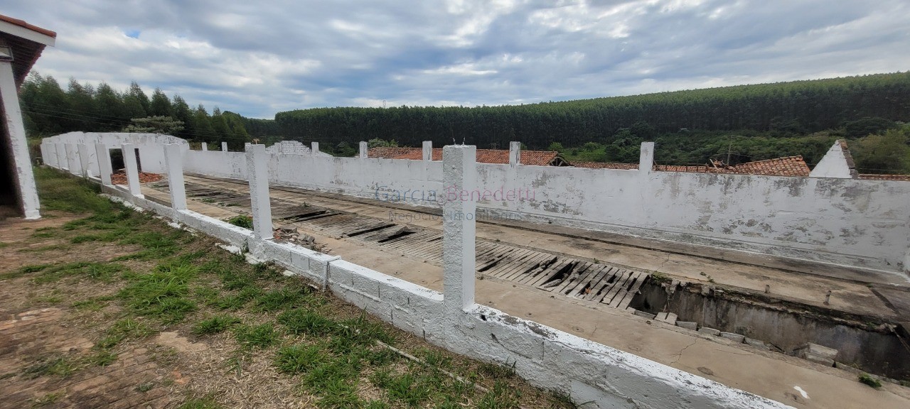 Chácara à venda em Itu-SP, Jardim Paraíso II: 6 quartos, 5 salas, 4 banheiros, 40 vagas, 3.300m² de área.