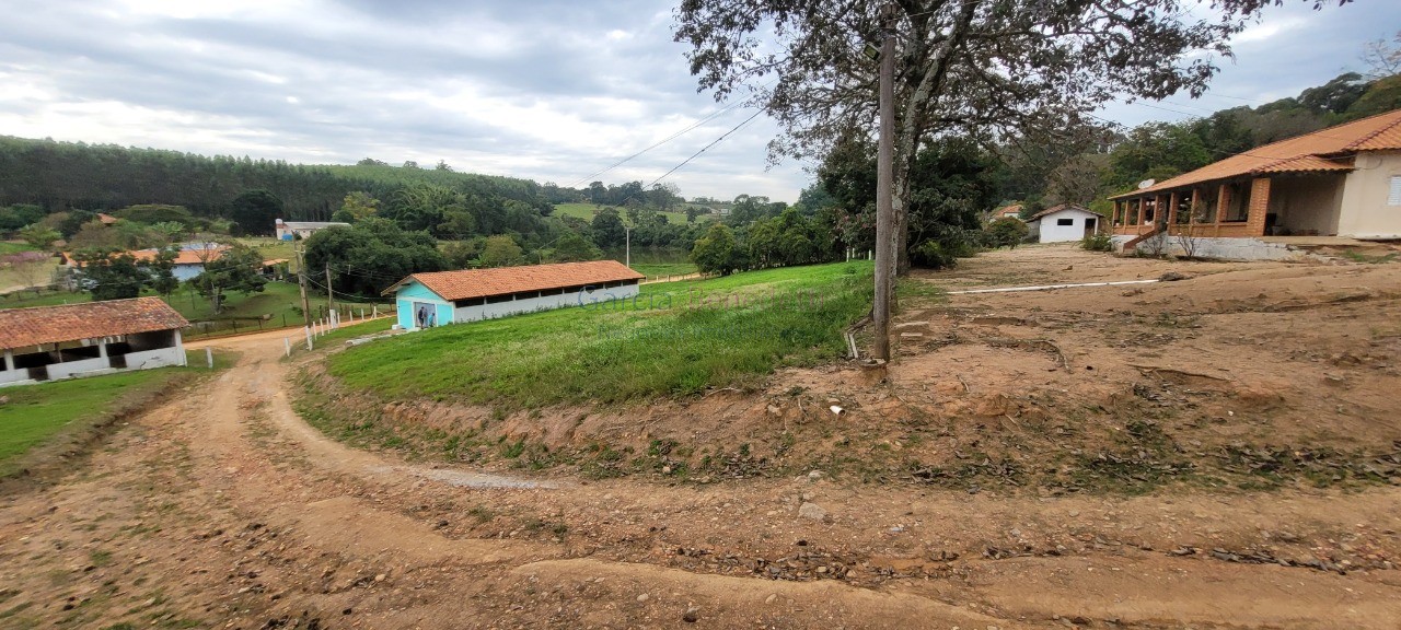 Chácara à venda em Itu-SP, Jardim Paraíso II: 6 quartos, 5 salas, 4 banheiros, 40 vagas, 3.300m² de área.