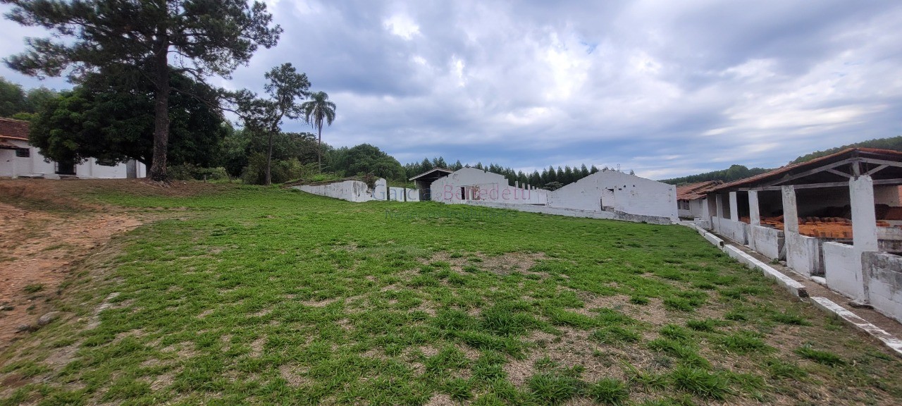 Chácara à venda em Itu-SP, Jardim Paraíso II: 6 quartos, 5 salas, 4 banheiros, 40 vagas, 3.300m² de área.