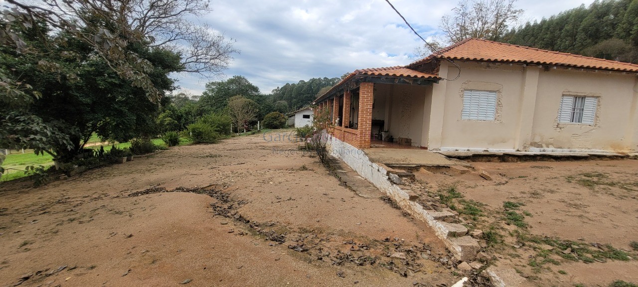 Chácara à venda em Itu-SP, Jardim Paraíso II: 6 quartos, 5 salas, 4 banheiros, 40 vagas, 3.300m² de área.