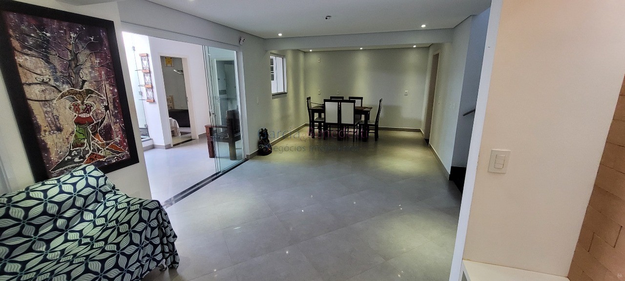 Casa de luxo em condomínio: 5 quartos, 4 suítes, 2 salas, 5 