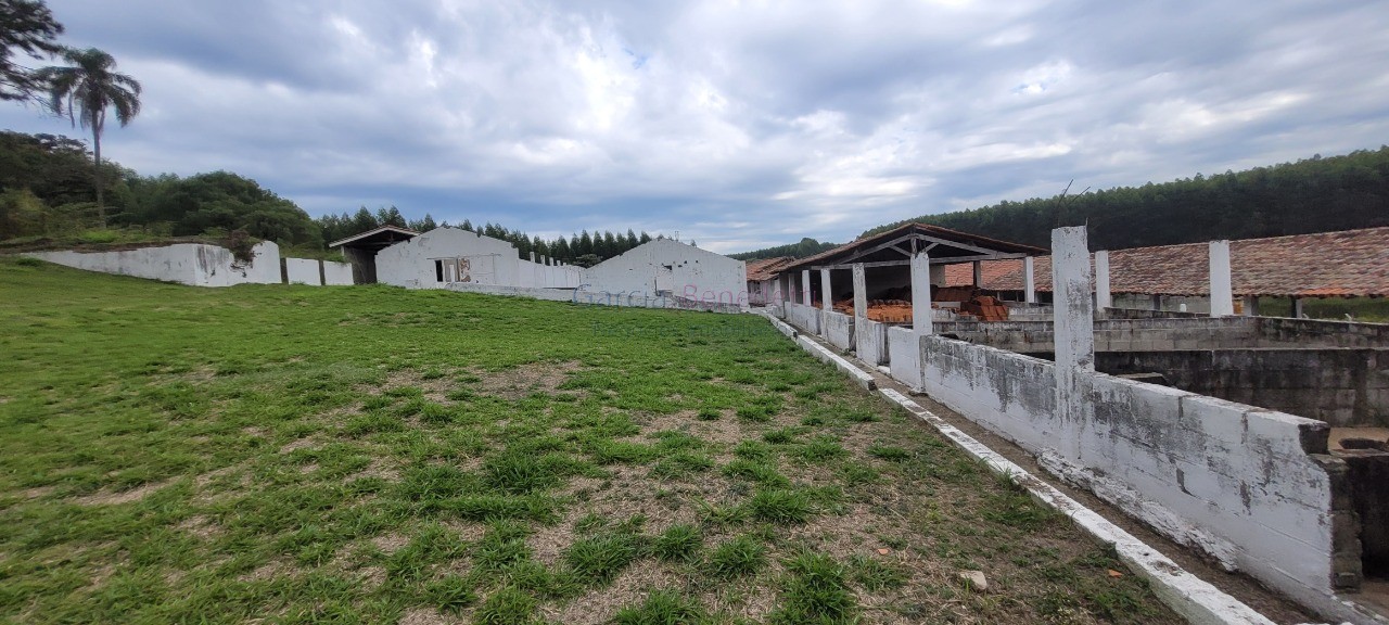 Chácara à venda em Itu-SP, Jardim Paraíso II: 6 quartos, 5 salas, 4 banheiros, 40 vagas, 3.300m² de área.