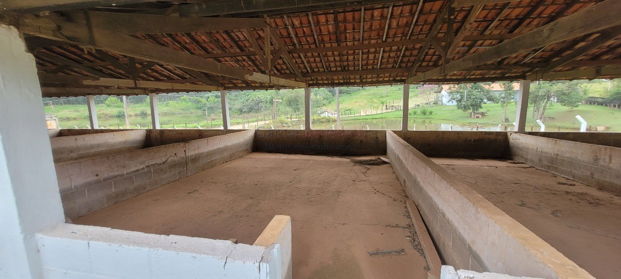 Chácara à venda em Itu-SP, Jardim Paraíso II: 6 quartos, 5 salas, 4 banheiros, 40 vagas, 3.300m² de área.
