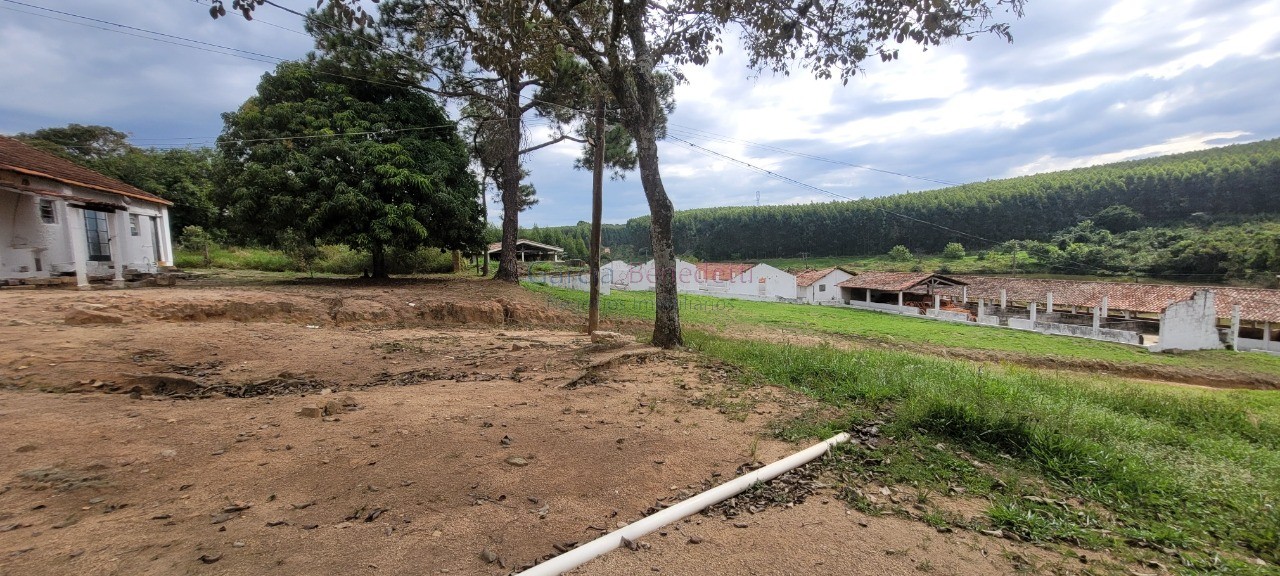 Chácara à venda em Itu-SP, Jardim Paraíso II: 6 quartos, 5 salas, 4 banheiros, 40 vagas, 3.300m² de área.