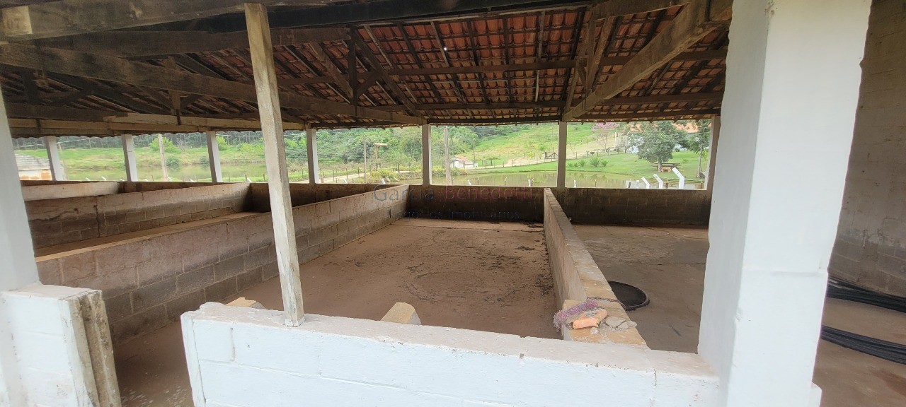 Chácara à venda em Itu-SP, Jardim Paraíso II: 6 quartos, 5 salas, 4 banheiros, 40 vagas, 3.300m² de área.