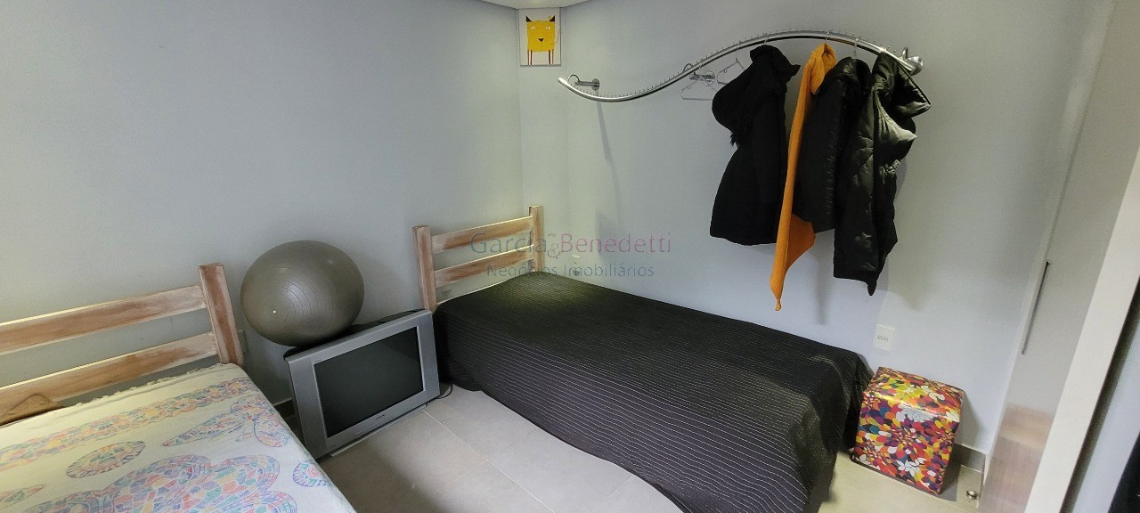 Casa de luxo em condomínio: 5 quartos, 4 suítes, 2 salas, 5 