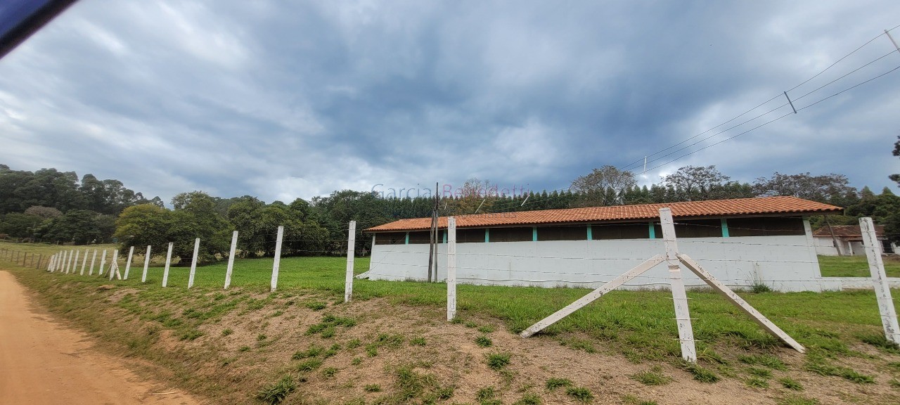 Chácara à venda em Itu-SP, Jardim Paraíso II: 6 quartos, 5 salas, 4 banheiros, 40 vagas, 3.300m² de área.
