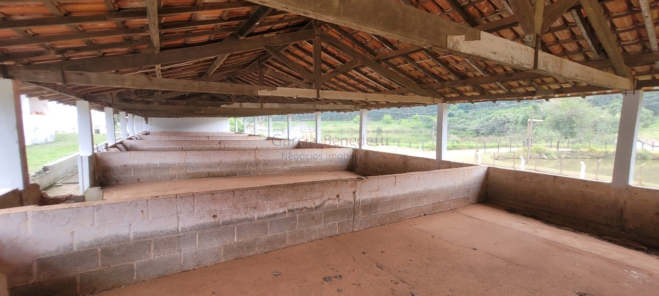 Chácara à venda em Itu-SP, Jardim Paraíso II: 6 quartos, 5 salas, 4 banheiros, 40 vagas, 3.300m² de área.