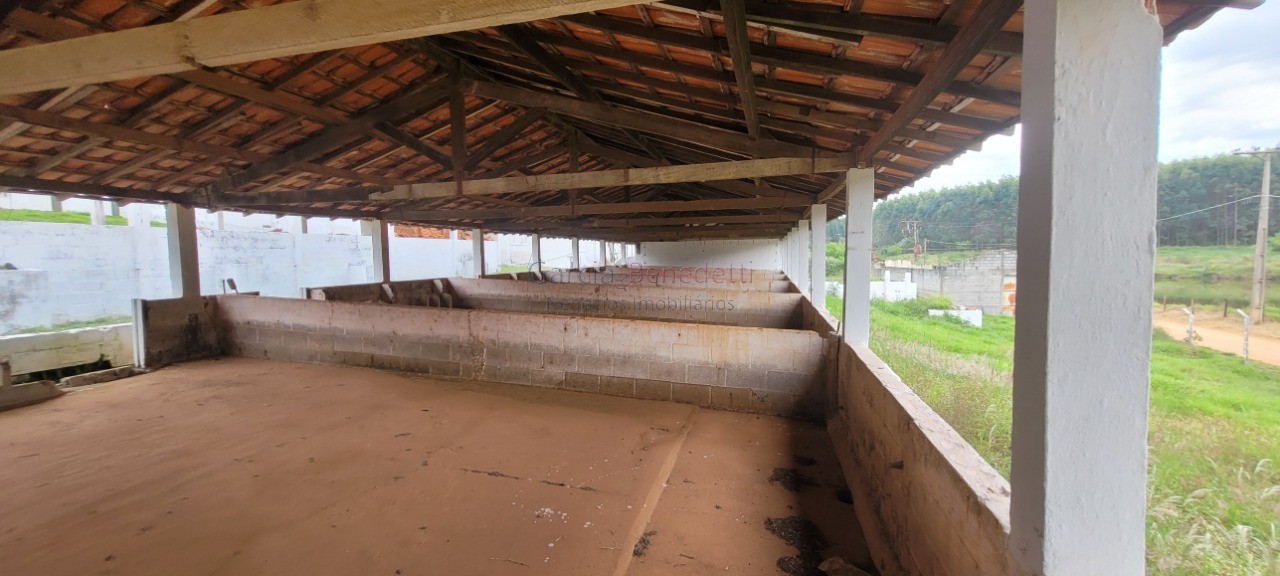 Chácara à venda em Itu-SP, Jardim Paraíso II: 6 quartos, 5 salas, 4 banheiros, 40 vagas, 3.300m² de área.